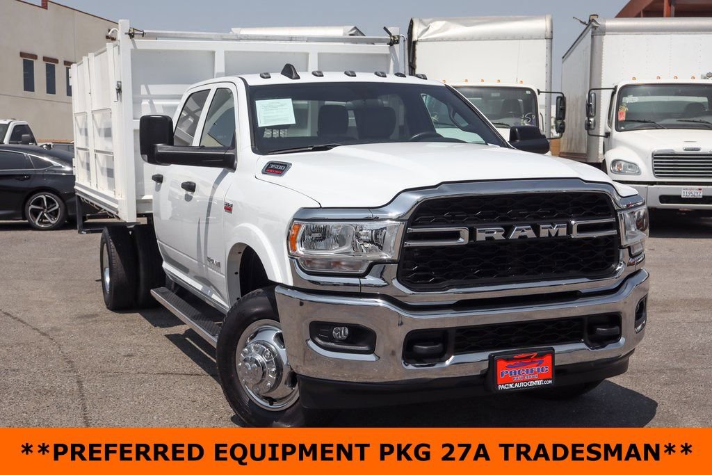 Used 2022 RAM 3500 Tradesman w/ Chrome Appearance Group AWD/4WD image 3