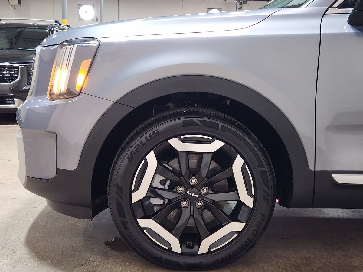Used 2025 Kia Telluride S FWD image 5