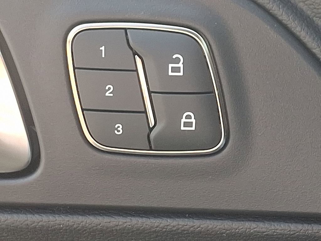 Used 2022 Ford Mustang Shelby GT500 w/ Technology Package image 27