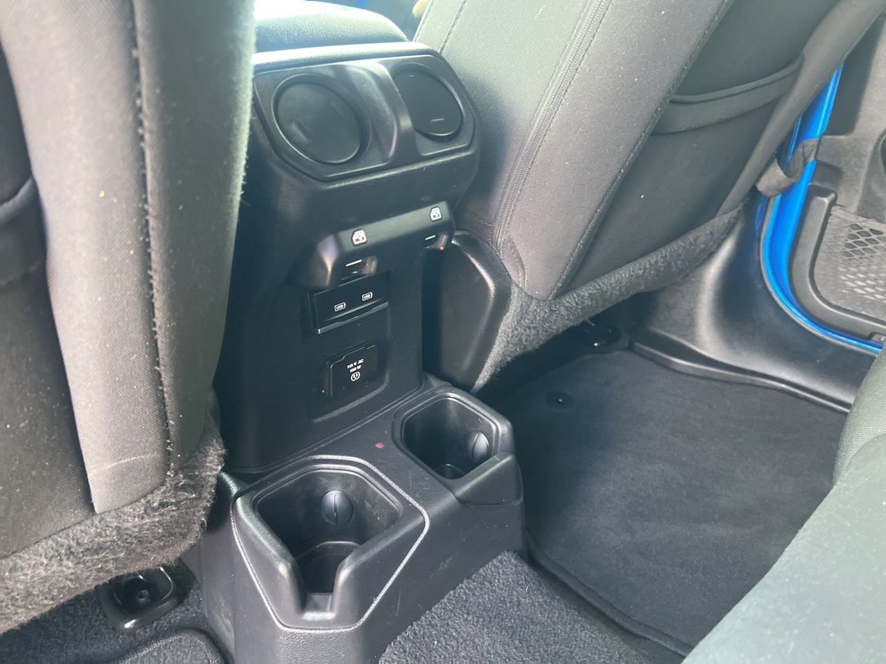 Used 2022 Jeep Wrangler Unlimited Sahara w/ Cold Weather Group image 18