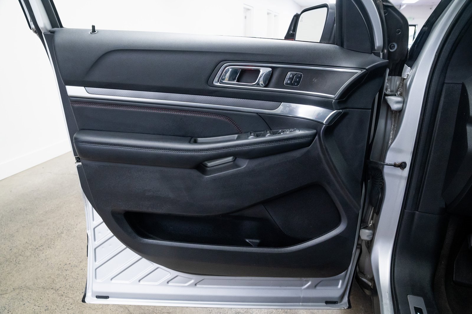 Used 2017 Ford Explorer Sport w/ Equipment Group 401A image 17