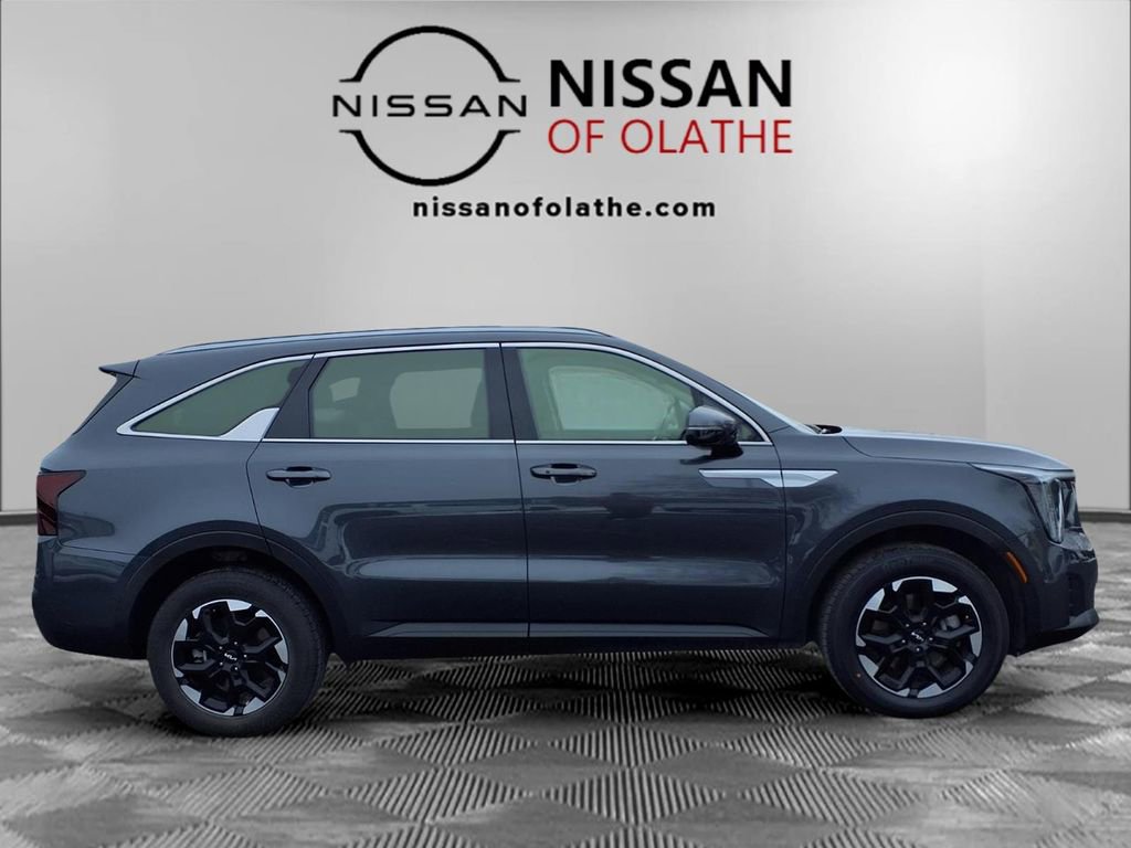 Used 2024 Kia Sorento S image 30