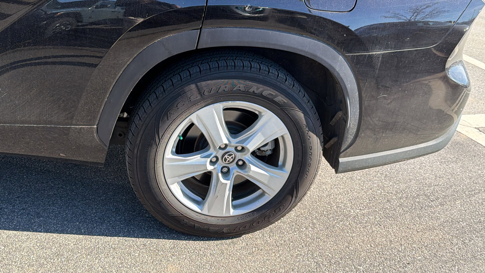 Used 2020 Toyota Highlander LE image 12