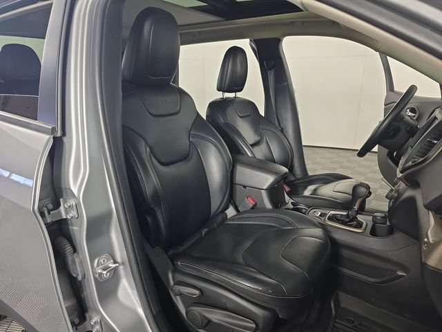 Used 2017 Jeep Cherokee High Altitude AWD/4WD image 32