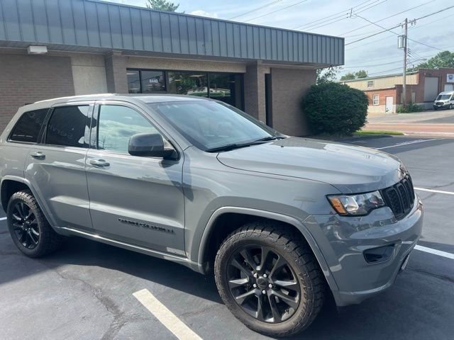 Used 2021 Jeep Grand Cherokee Laredo X AWD/4WD image 4