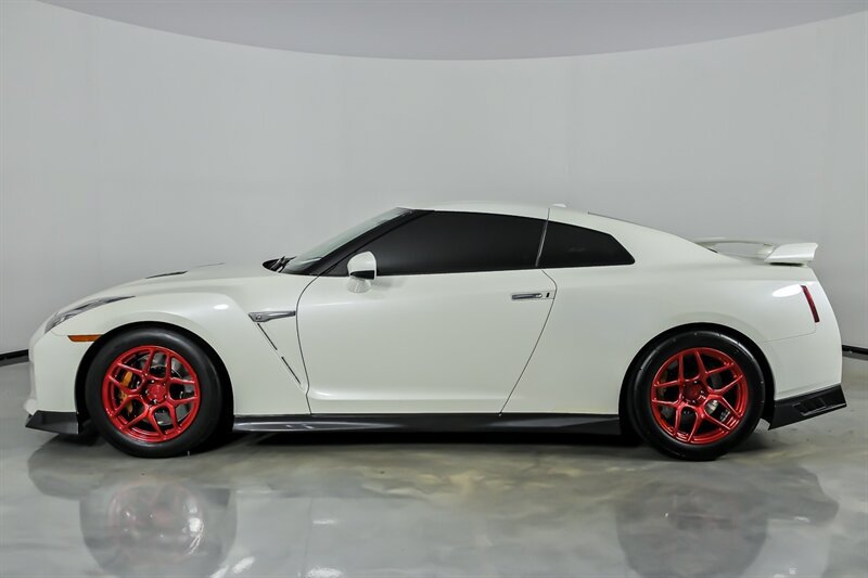 Used 2019 Nissan GT-R Premium AWD/4WD image 8