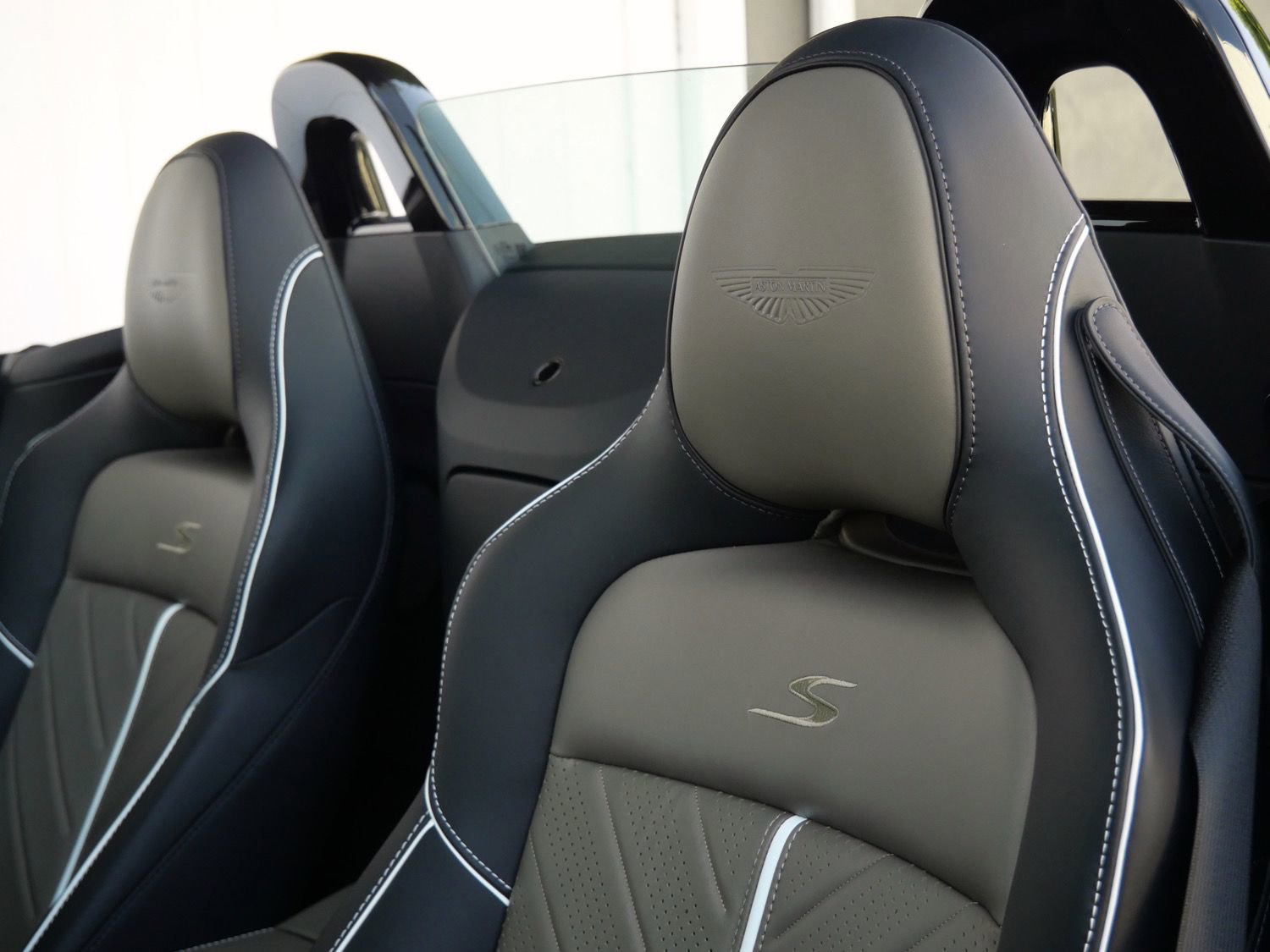 New 2026 Aston Martin V8 Vantage S RWD image 5