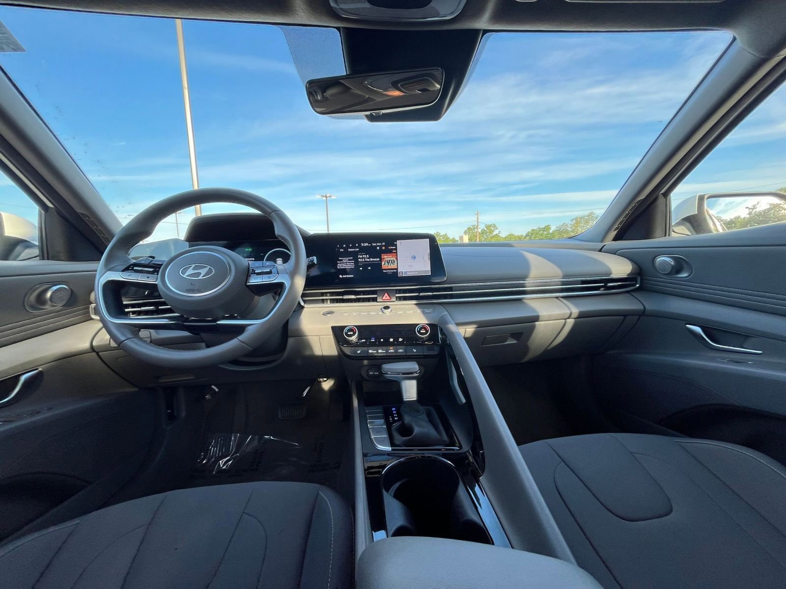 Used 2025 Hyundai Elantra SEL FWD image 34