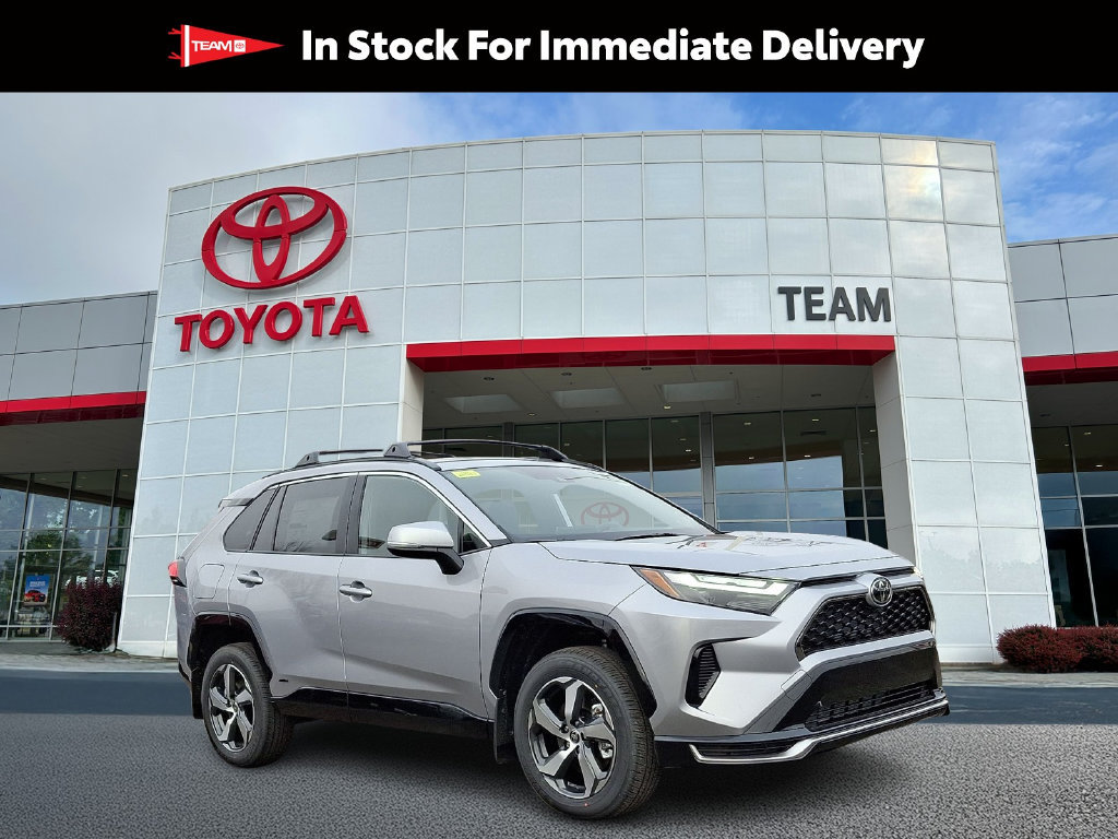New 2025 Toyota RAV4 SE w/ Weather & Moonroof Package