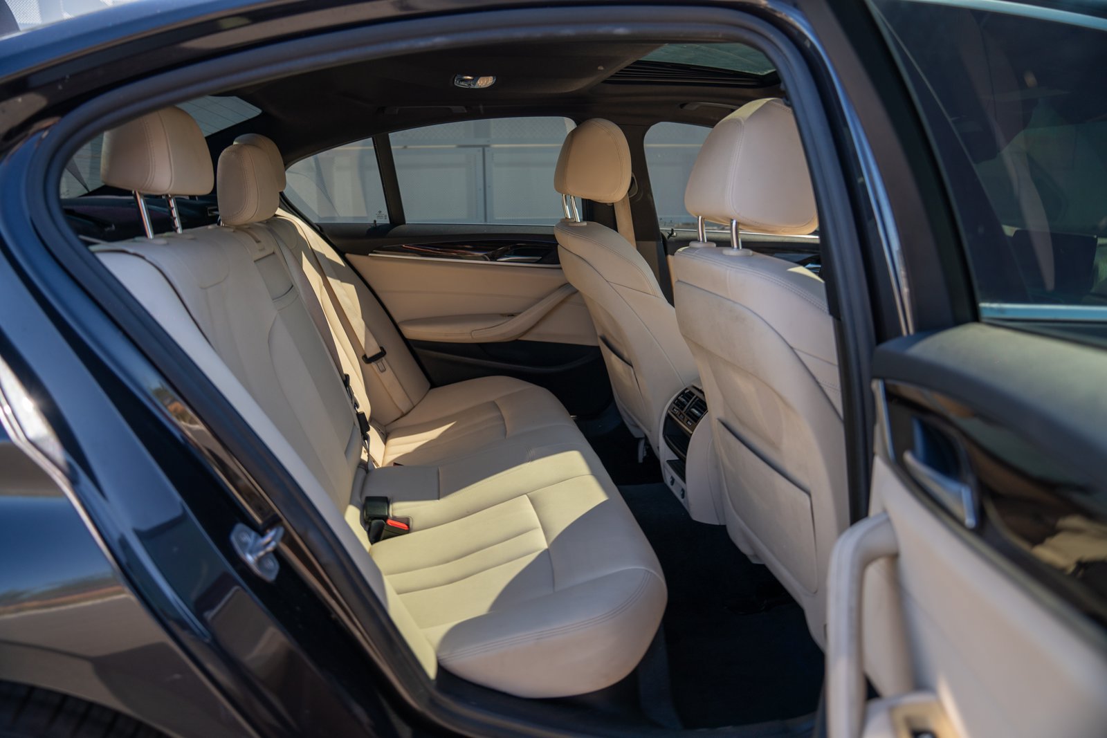 Used 2018 BMW 530i w/ Premium Package RWD image 23