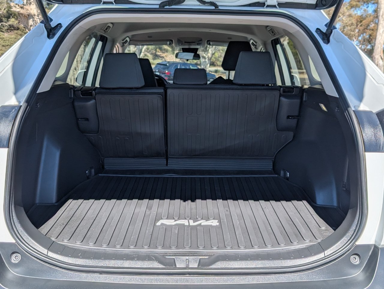 Used 2025 Toyota RAV4 XLE FWD image 9