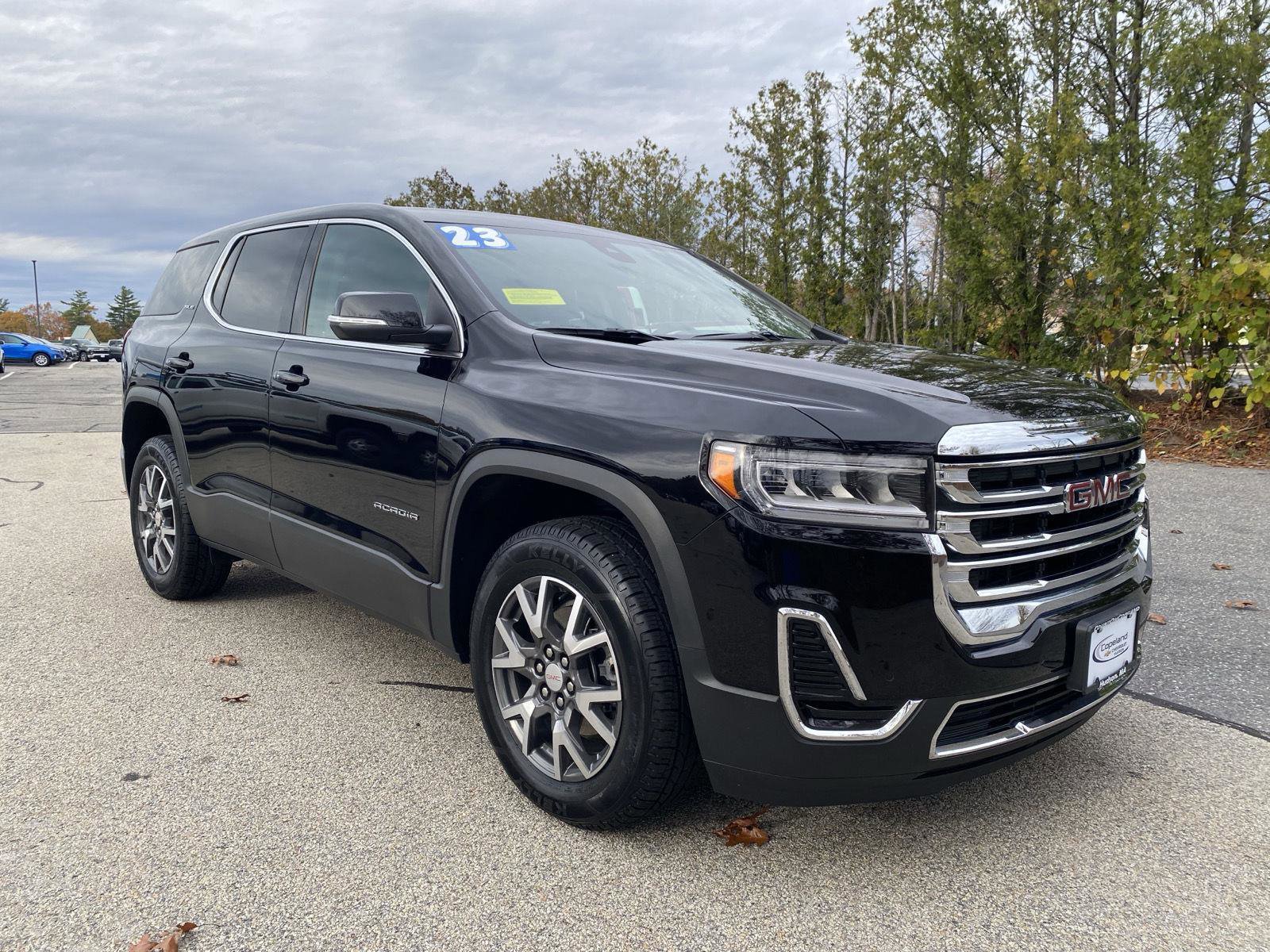 Used 2023 GMC Acadia SLE