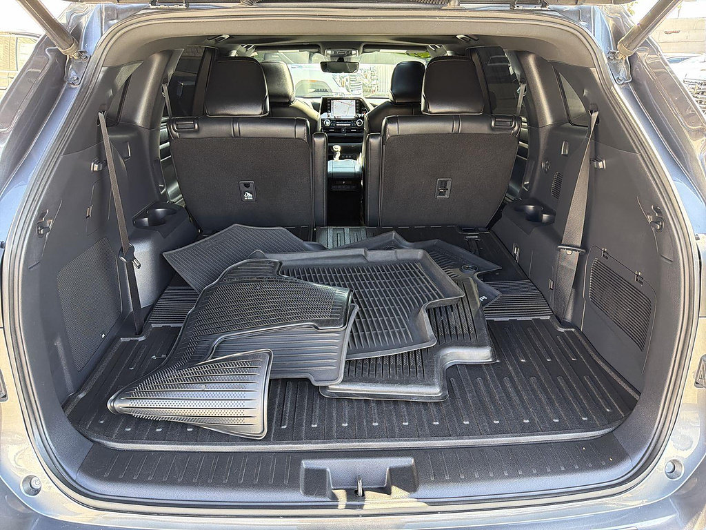 Used 2021 Toyota Highlander XSE FWD image 26