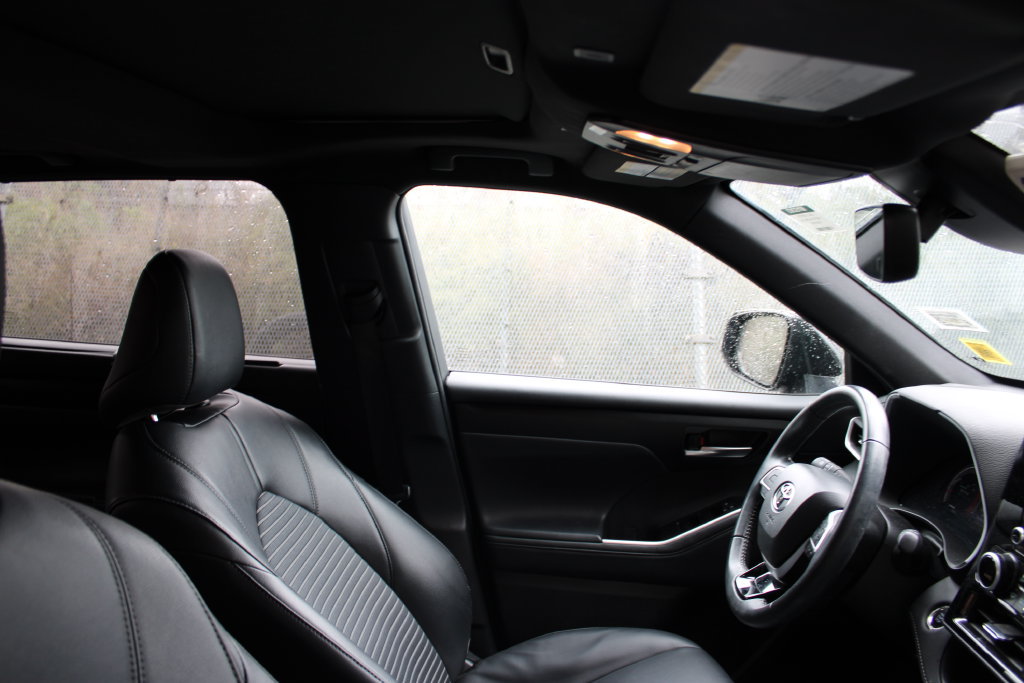 Used 2025 Toyota Highlander XSE AWD/4WD image 18