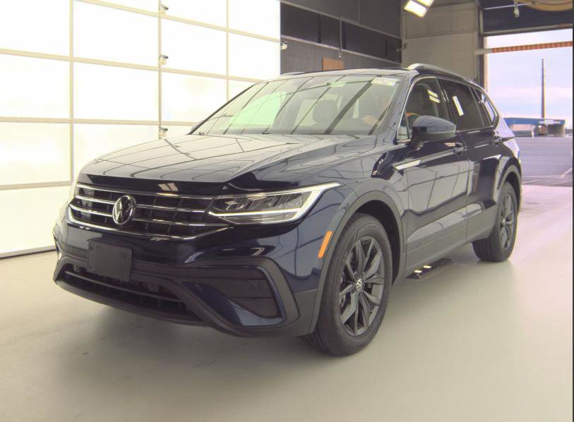 Used 2023 Volkswagen Tiguan SE w/ Panoramic Sunroof Package image 34