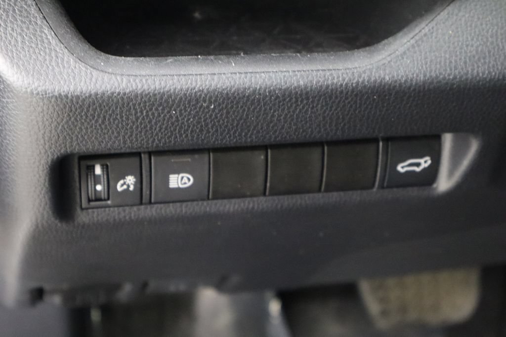 Used 2021 Toyota RAV4 XLE w/ Convenience Package FWD image 22