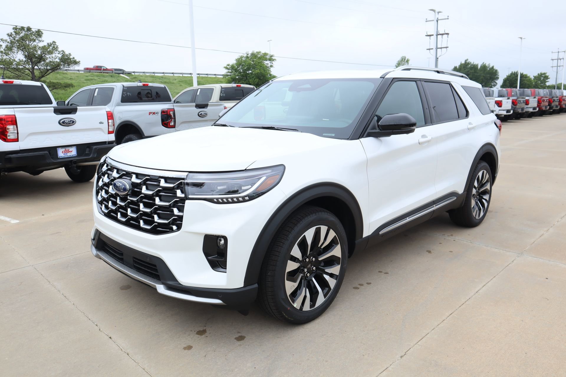 New 2026 Ford Explorer Platinum w/ LUX Leather Package AWD/4WD image 11