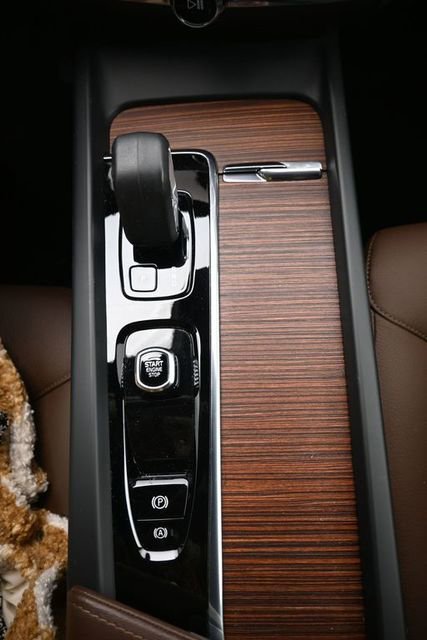 Used 2025 Volvo V60 B5 Cross Country Plus image 10