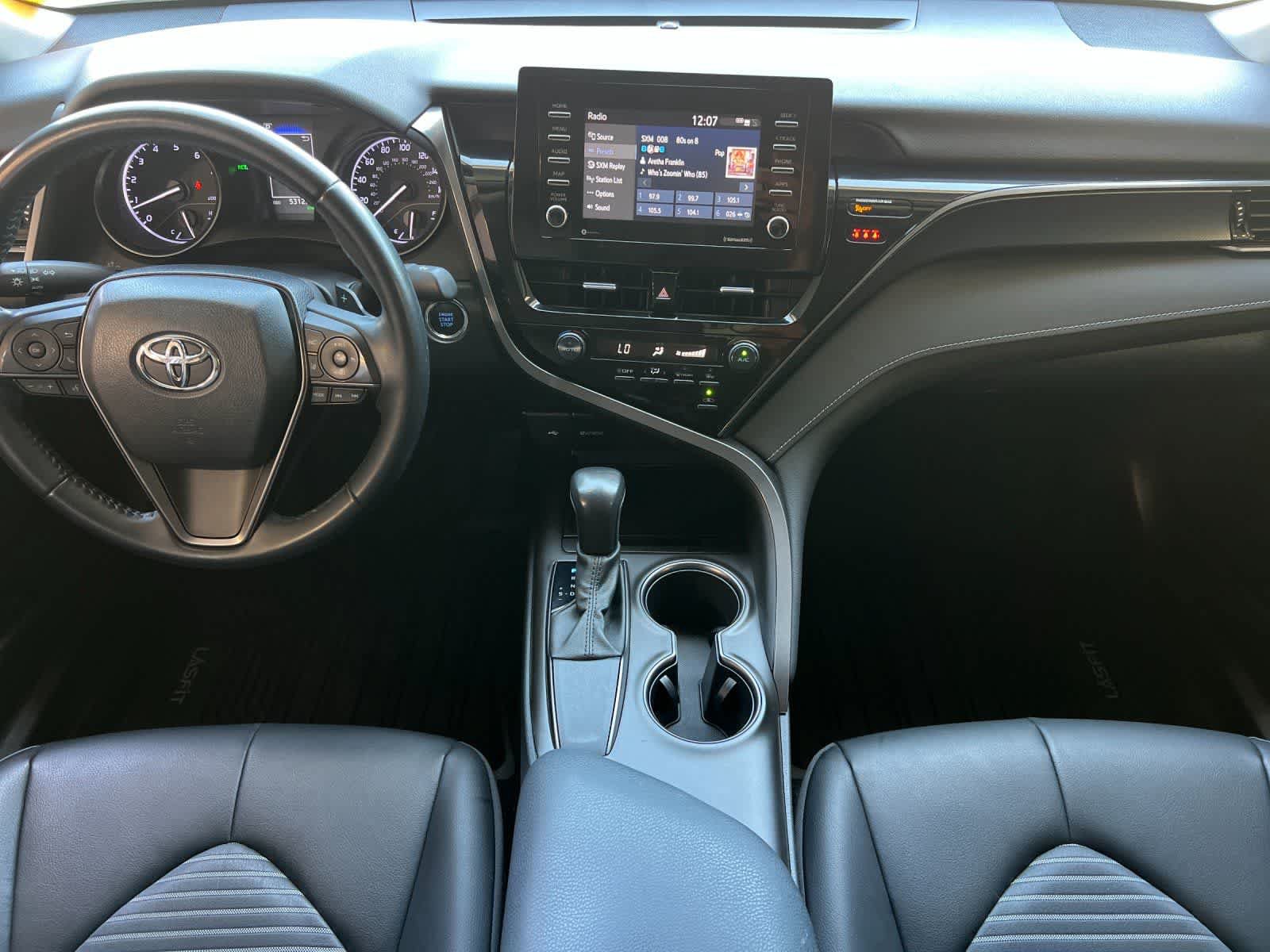 Used 2021 Toyota Camry SE w/ Convenience Package FWD image 4