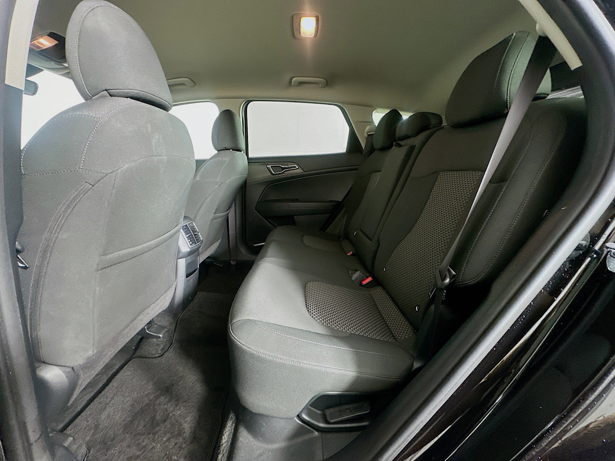 Used 2023 Kia Sportage LX image 27