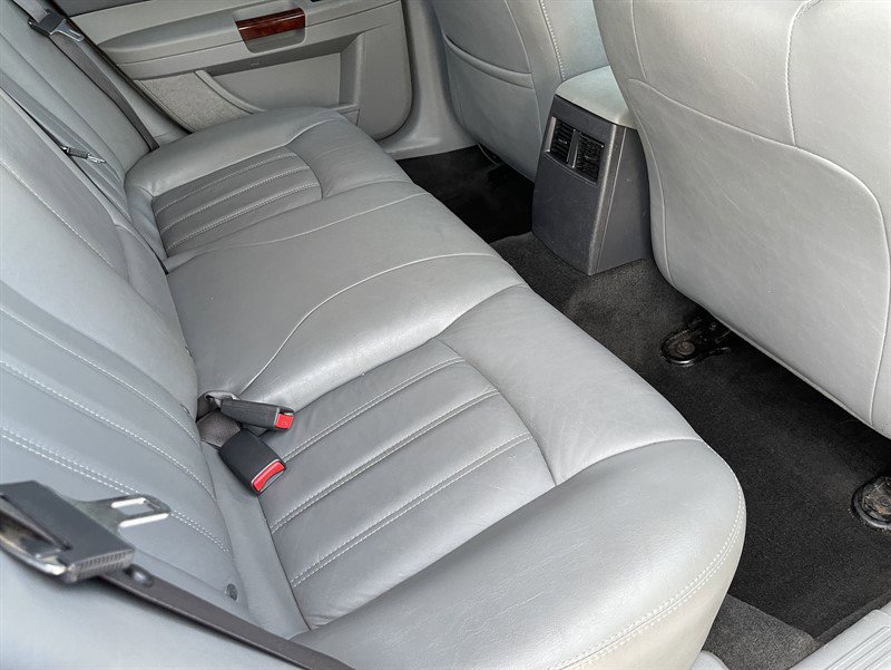 Used 2005 Chrysler 300 C w/ Protection Group II image 18