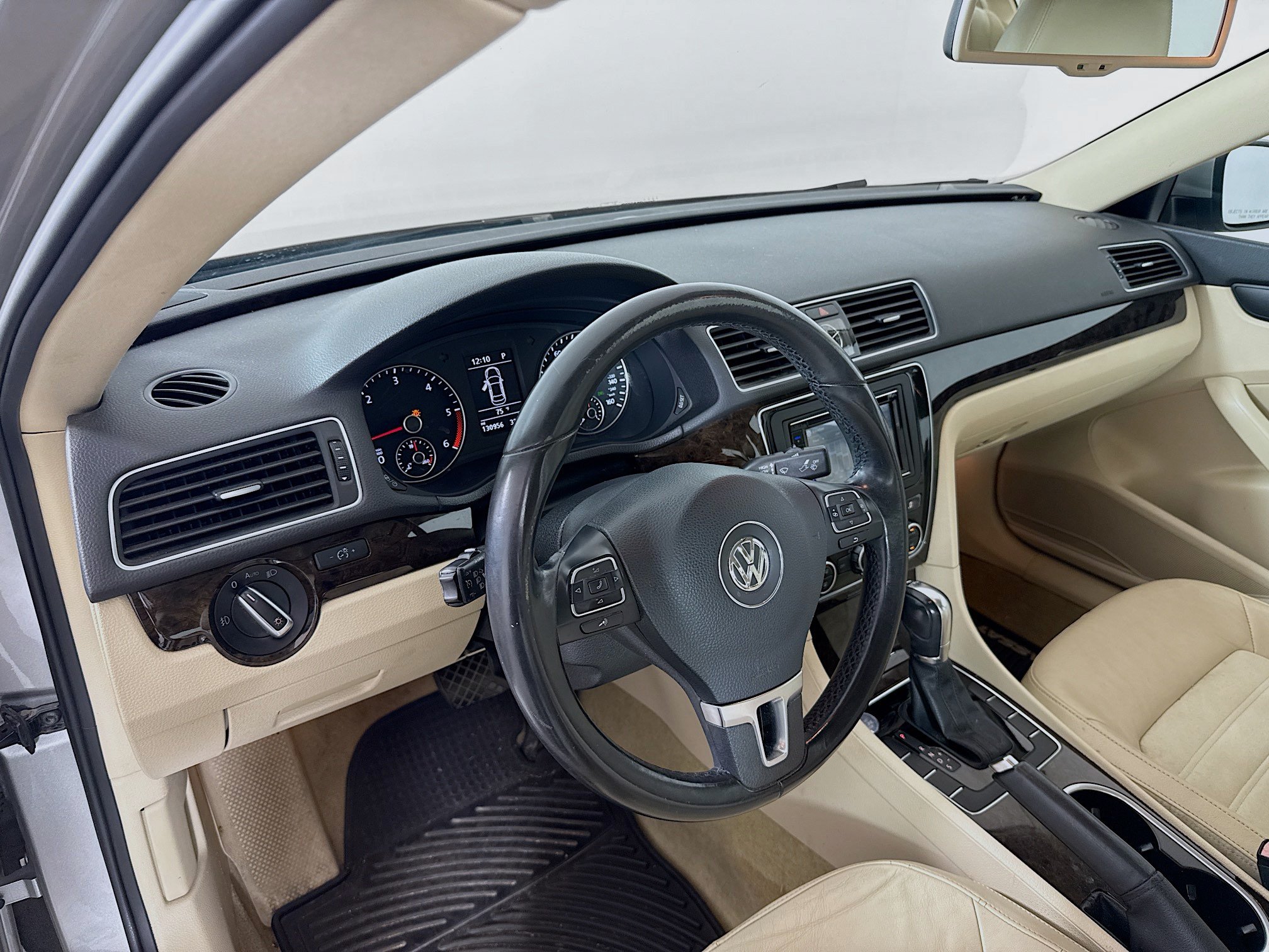 Used 2014 Volkswagen Passat TDI SEL Premium FWD image 9