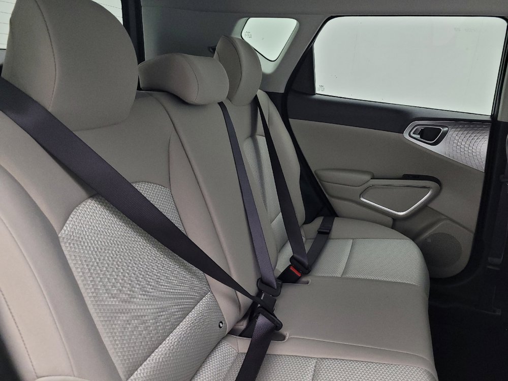 Used 2025 Kia Soul LX image 19