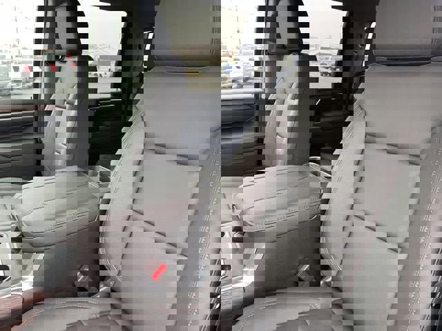 New 2026 GMC Sierra 2500 SLT w/ SLT Convenience Package image 12