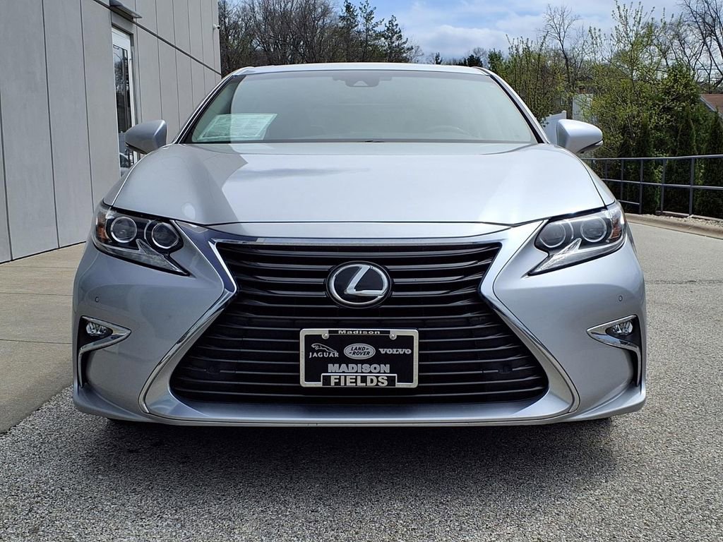 Used 2017 Lexus ES 350 w/ Luxury Package FWD image 2