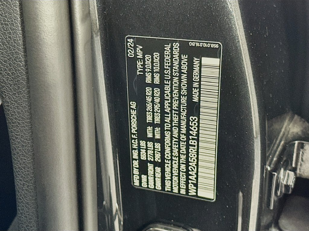 Certified 2024 Porsche Macan AWD/4WD image 35