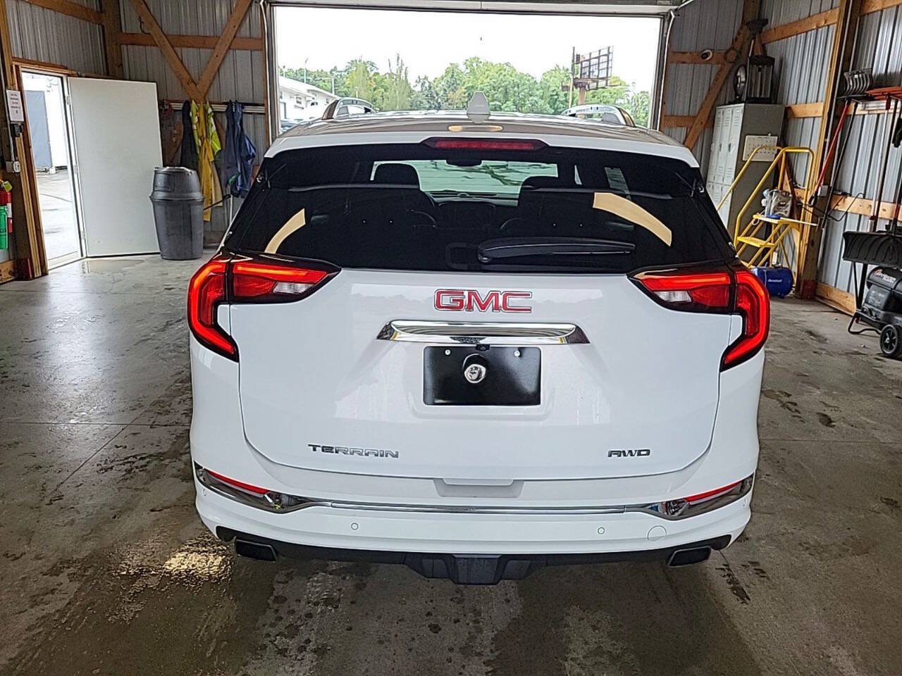 Used 2019 GMC Terrain Denali w/ GMC Pro Grade Package AWD/4WD image 4