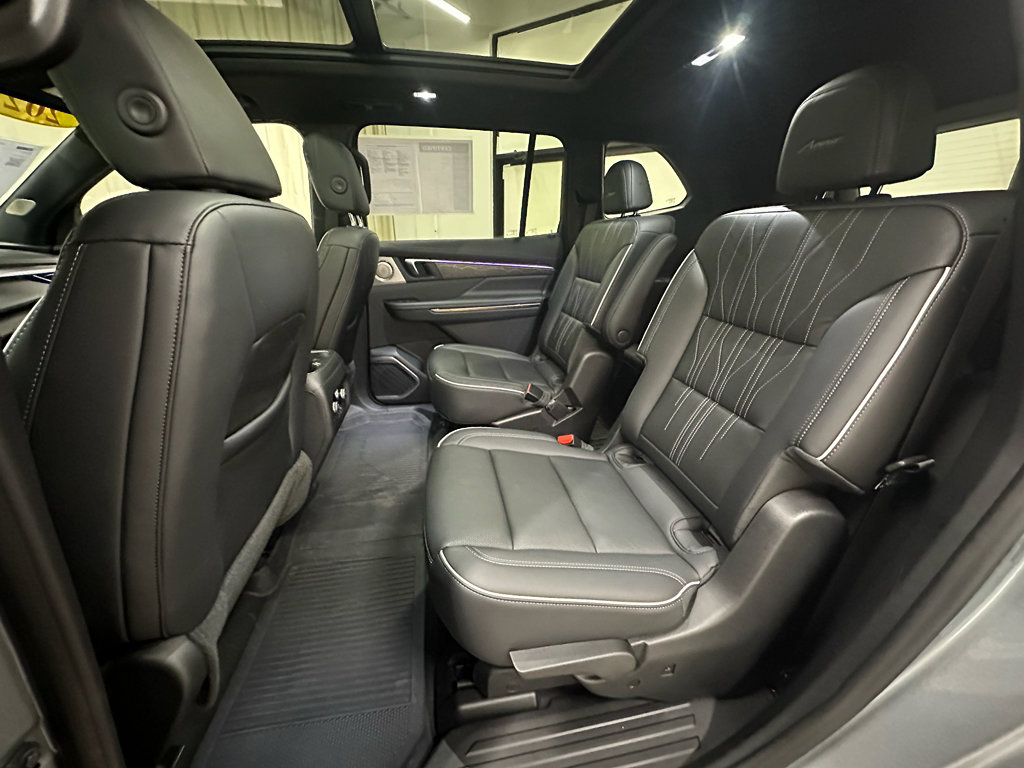 Certified 2025 Buick Enclave Avenir image 26