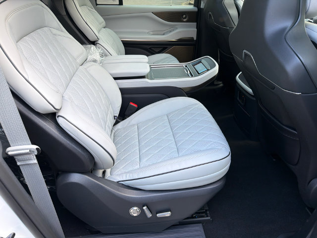 New 2027 Lincoln Navigator L Black Label AWD/4WD image 16