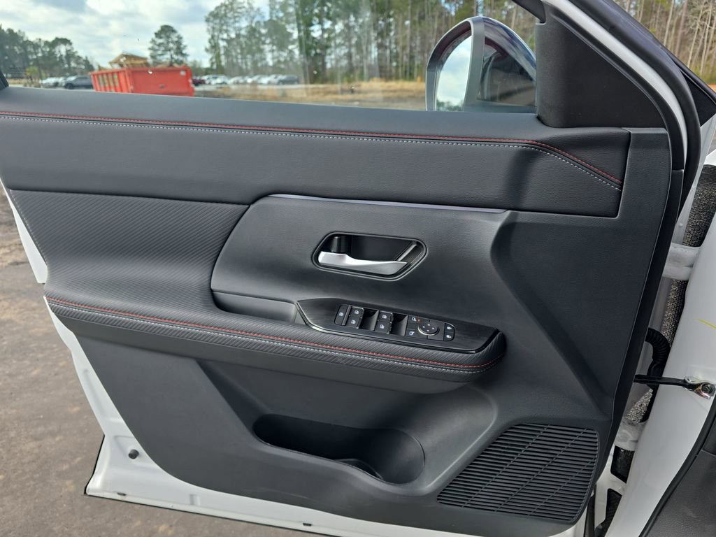 New 2026 Nissan Kicks SR FWD image 30