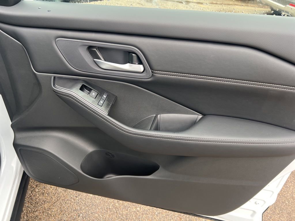 Certified 2026 Nissan Rogue SV w/ SV Premium Package image 24