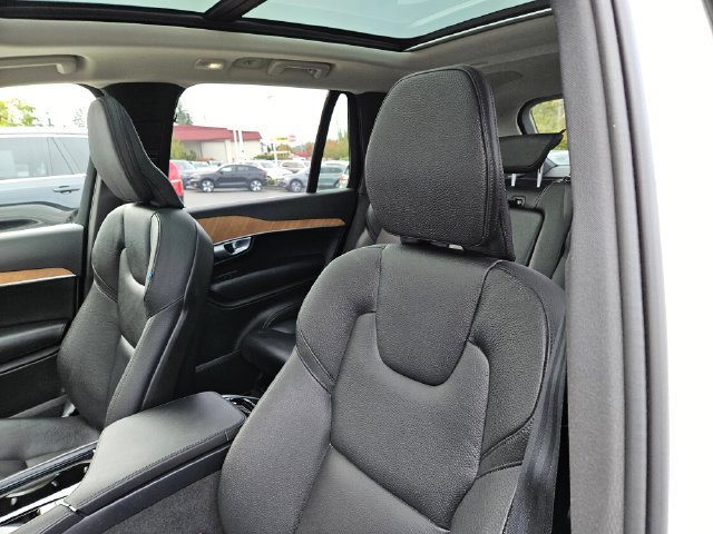 Used 2024 Volvo XC90 T8 Plus w/ Protection Package Premier AWD/4WD image 18