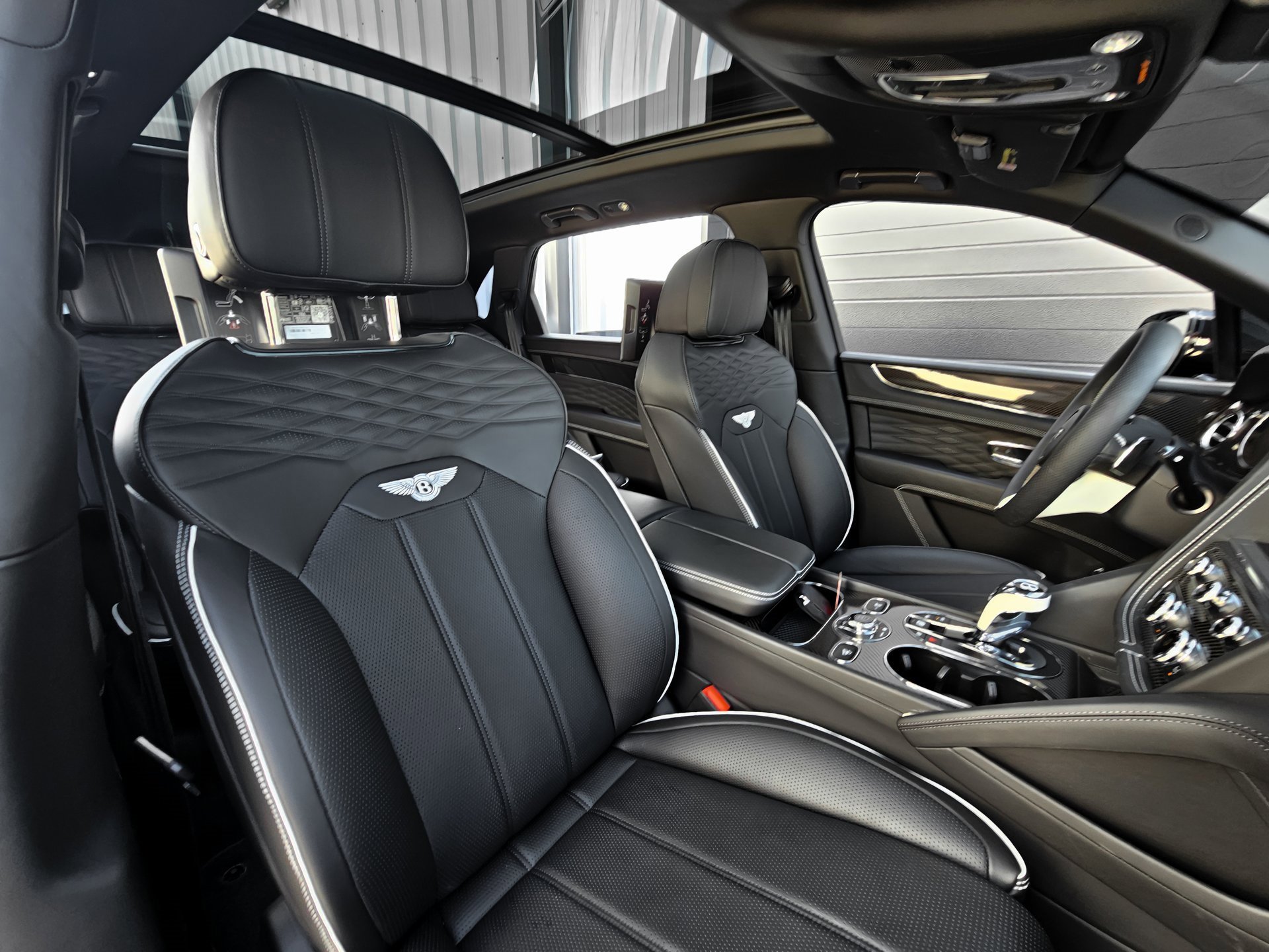 Used 2023 Bentley Bentayga Extended Wheelbase image 75