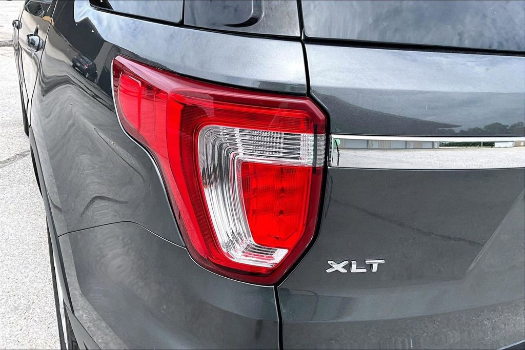 Used 2018 Ford Explorer XLT w/ Equipment Group 202A FWD image 22