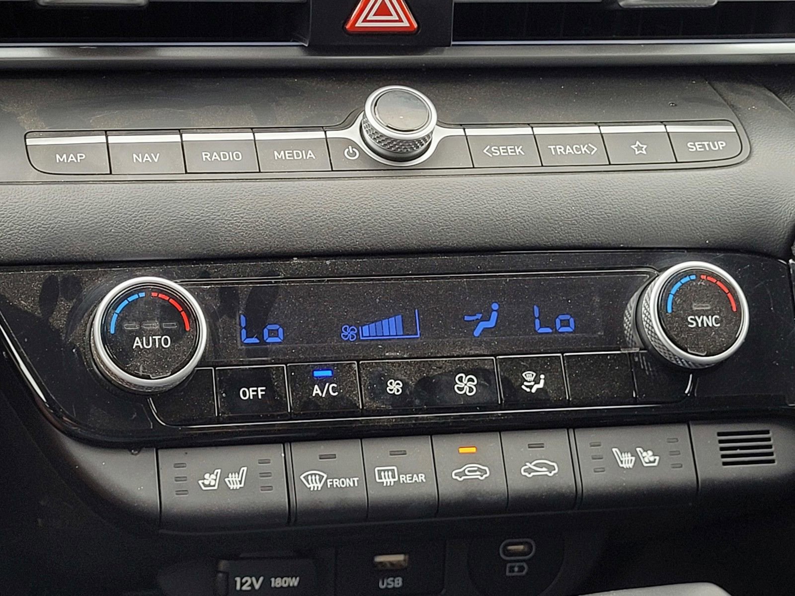 Certified 2024 Hyundai Elantra Limited image 26