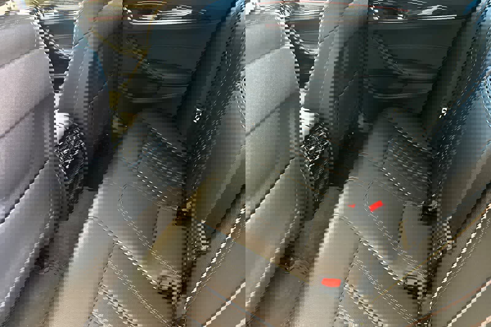 Used 2019 BMW 530i w/ Luxury Package image 4