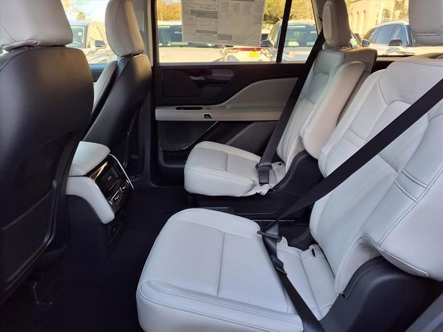 New 2026 Lincoln Aviator 2WD image 8