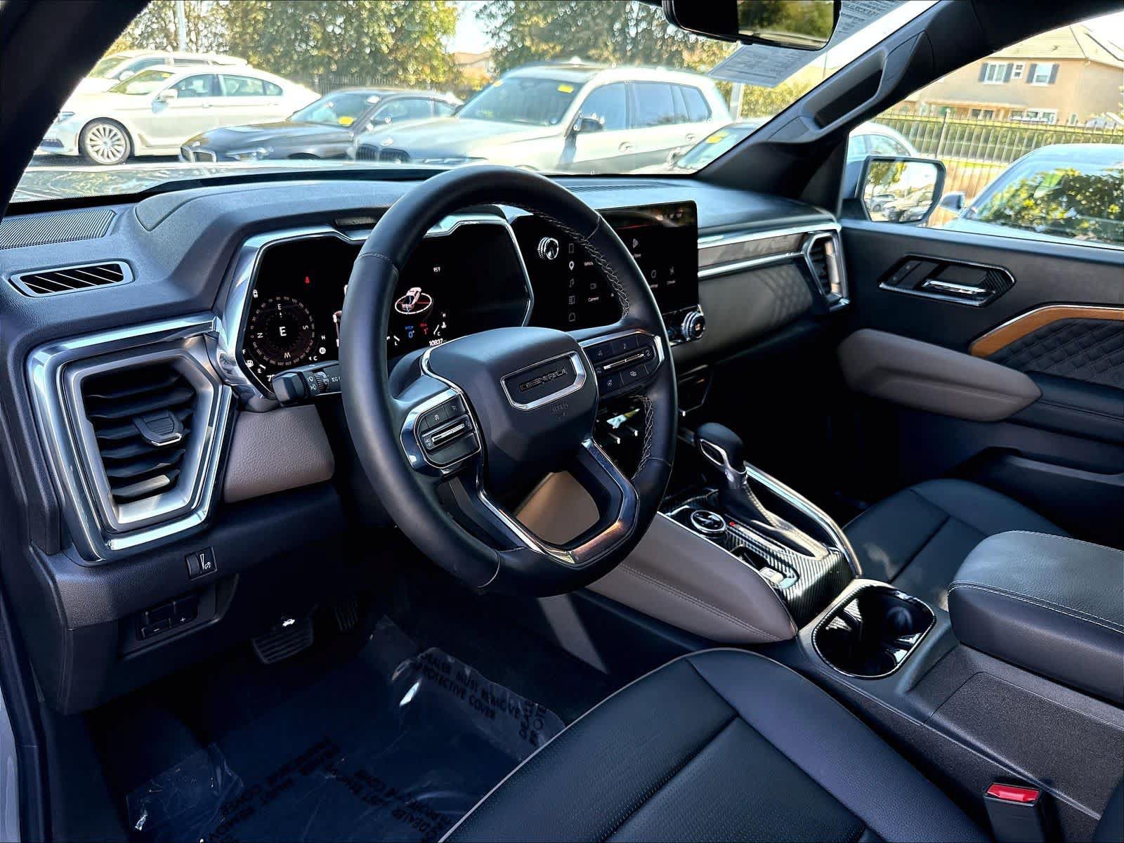 Used 2025 GMC Canyon Denali AWD/4WD image 17