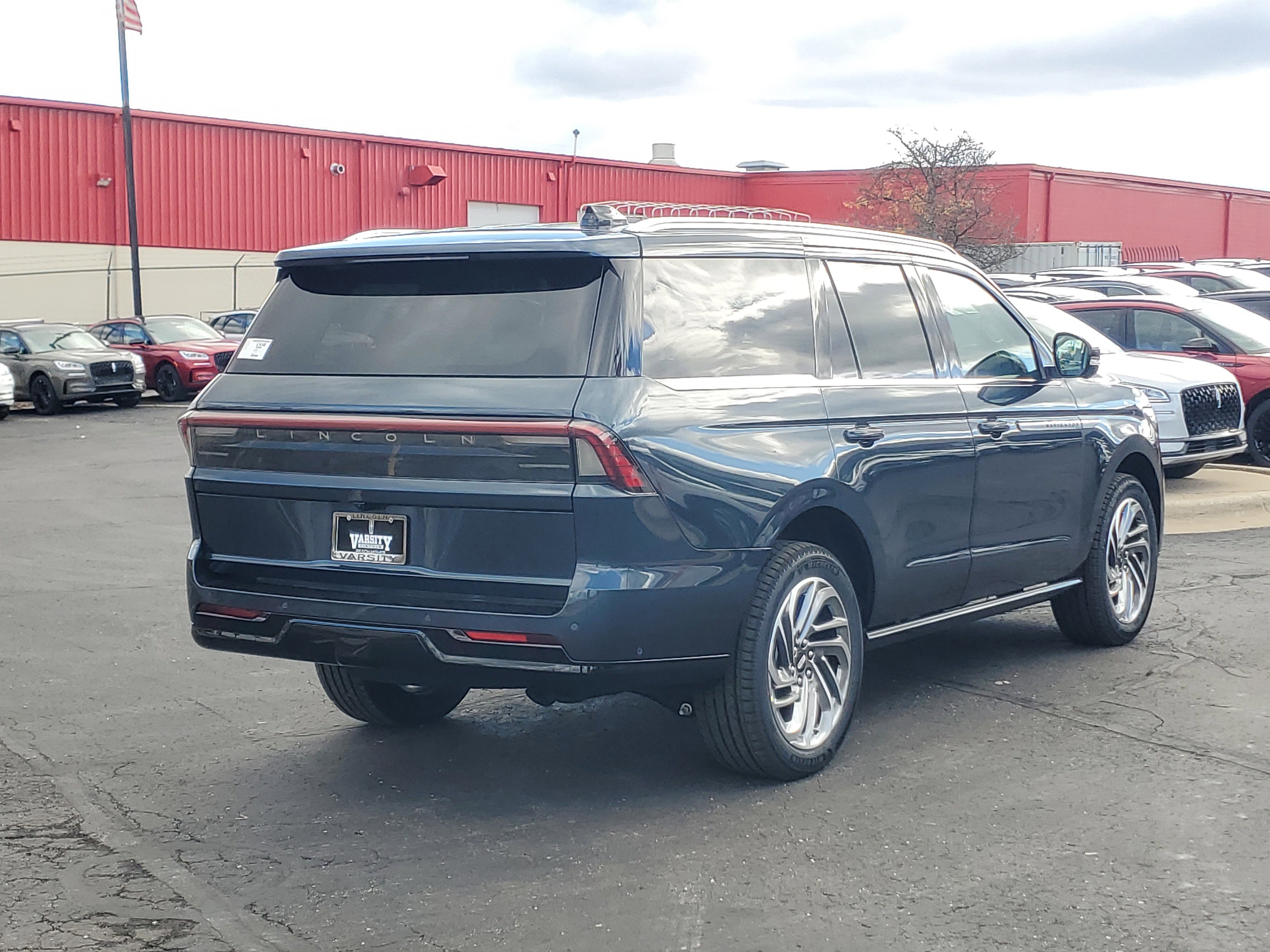 New 2025 Lincoln Navigator Reserve image 4