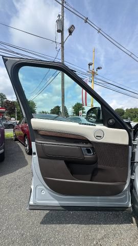 Used 2018 Land Rover Discovery HSE Luxury AWD/4WD image 9