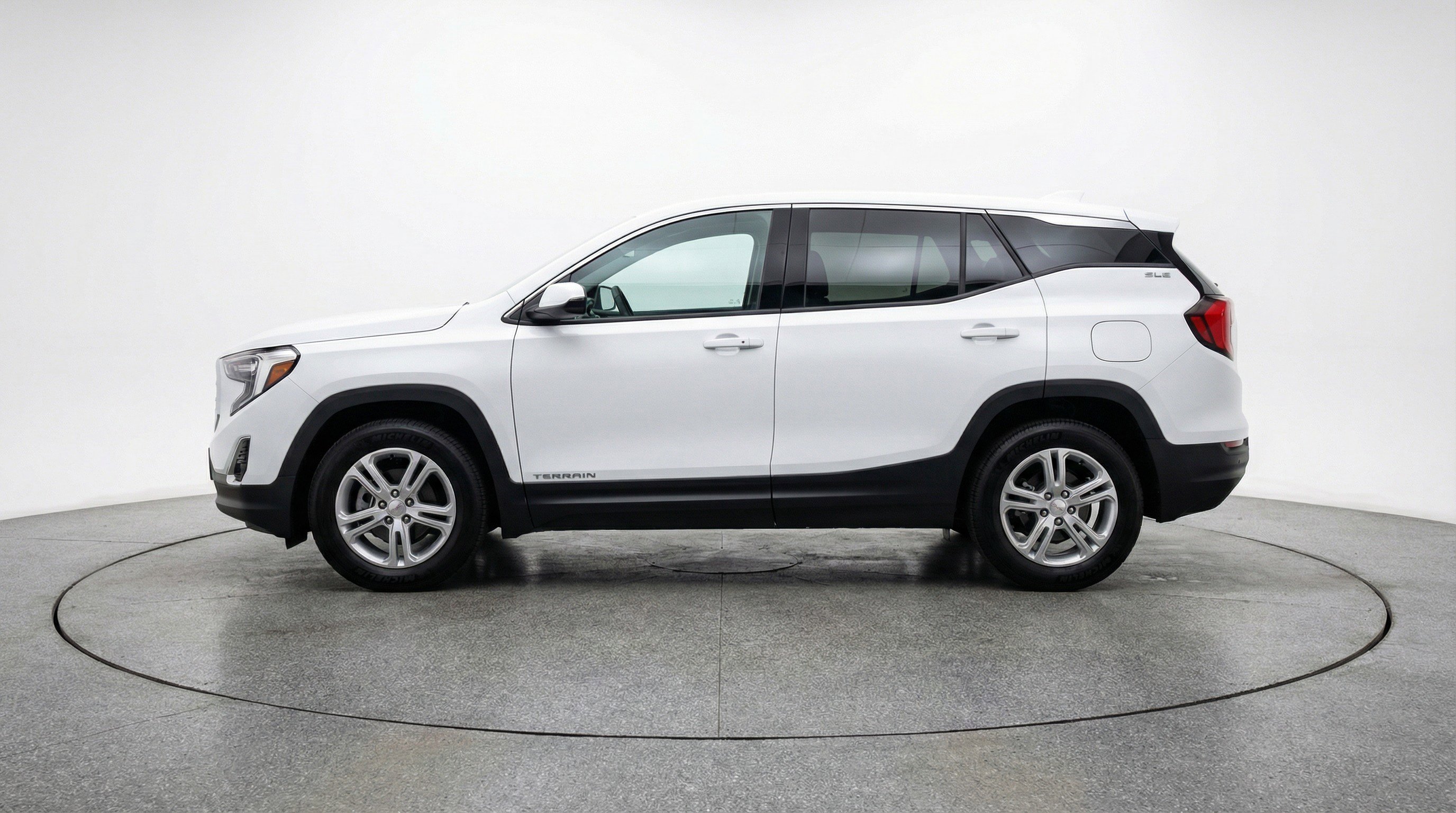Used 2024 GMC Terrain SLE FWD image 5