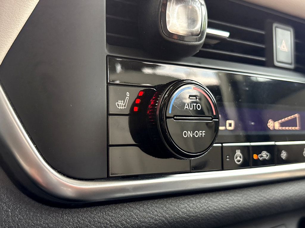 Used 2024 Nissan Rogue SV w/ SV Premium Package FWD image 8