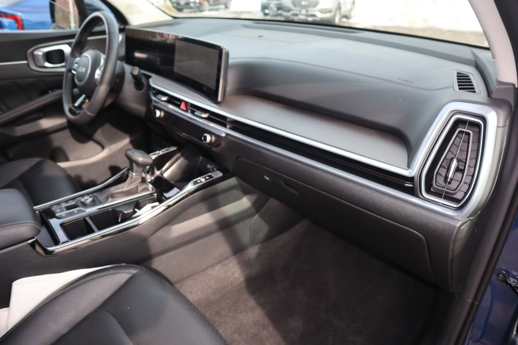 Used 2025 Kia Sorento SX image 31