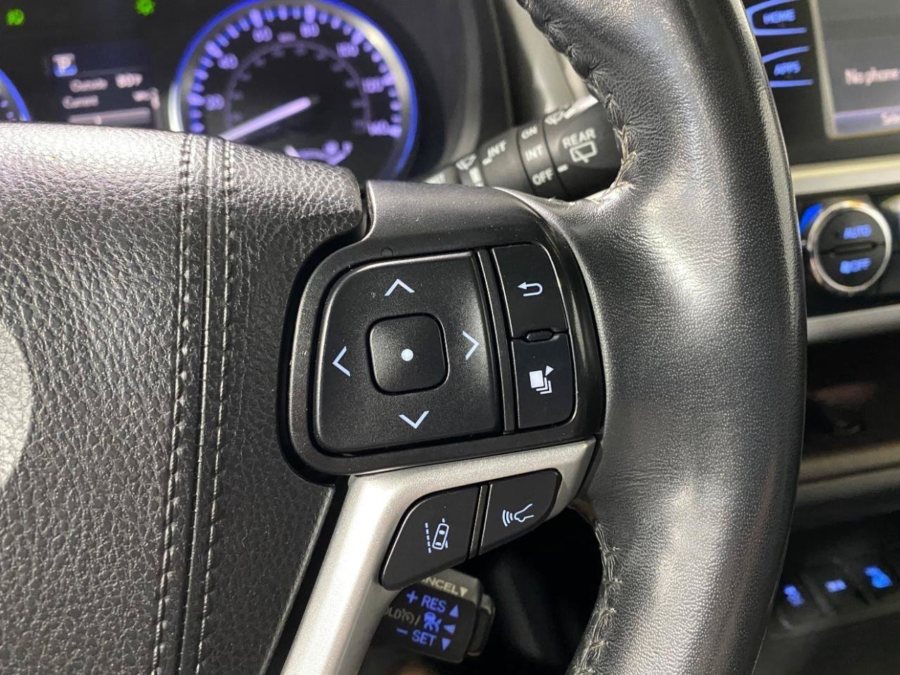 Used 2019 Toyota Highlander XLE AWD/4WD image 27
