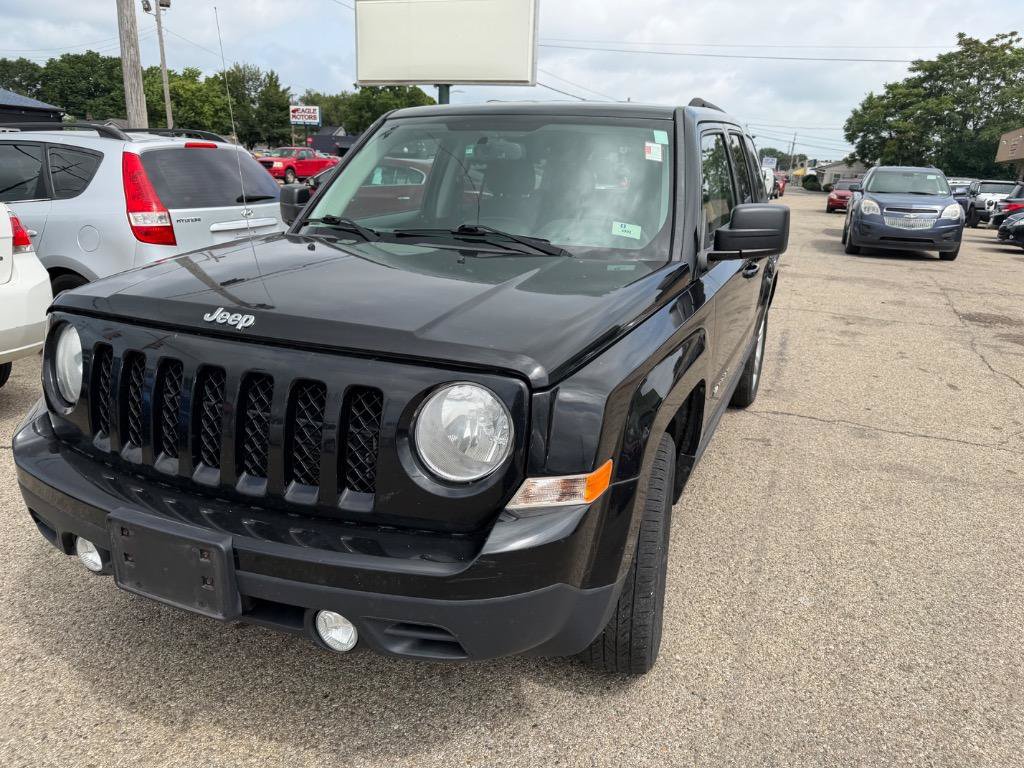 Used 2014 Jeep Patriot Latitude AWD/4WD image 2