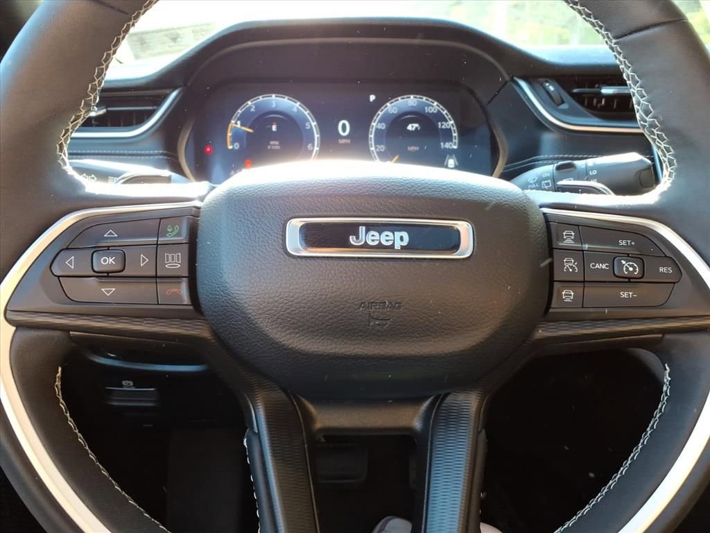 Used 2024 Jeep Grand Cherokee Altitude image 16